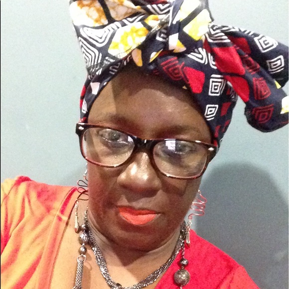 Meet your Posher, Cynthia - Picture 1 of 1